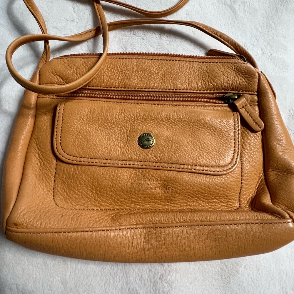 Tan Leather Crossbody Bag with Adjustable Strap and Relaxed Shape